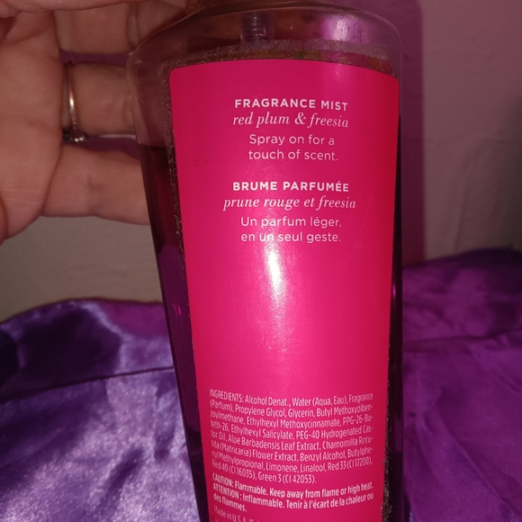 Victoria Secret - Picture 2 of 2